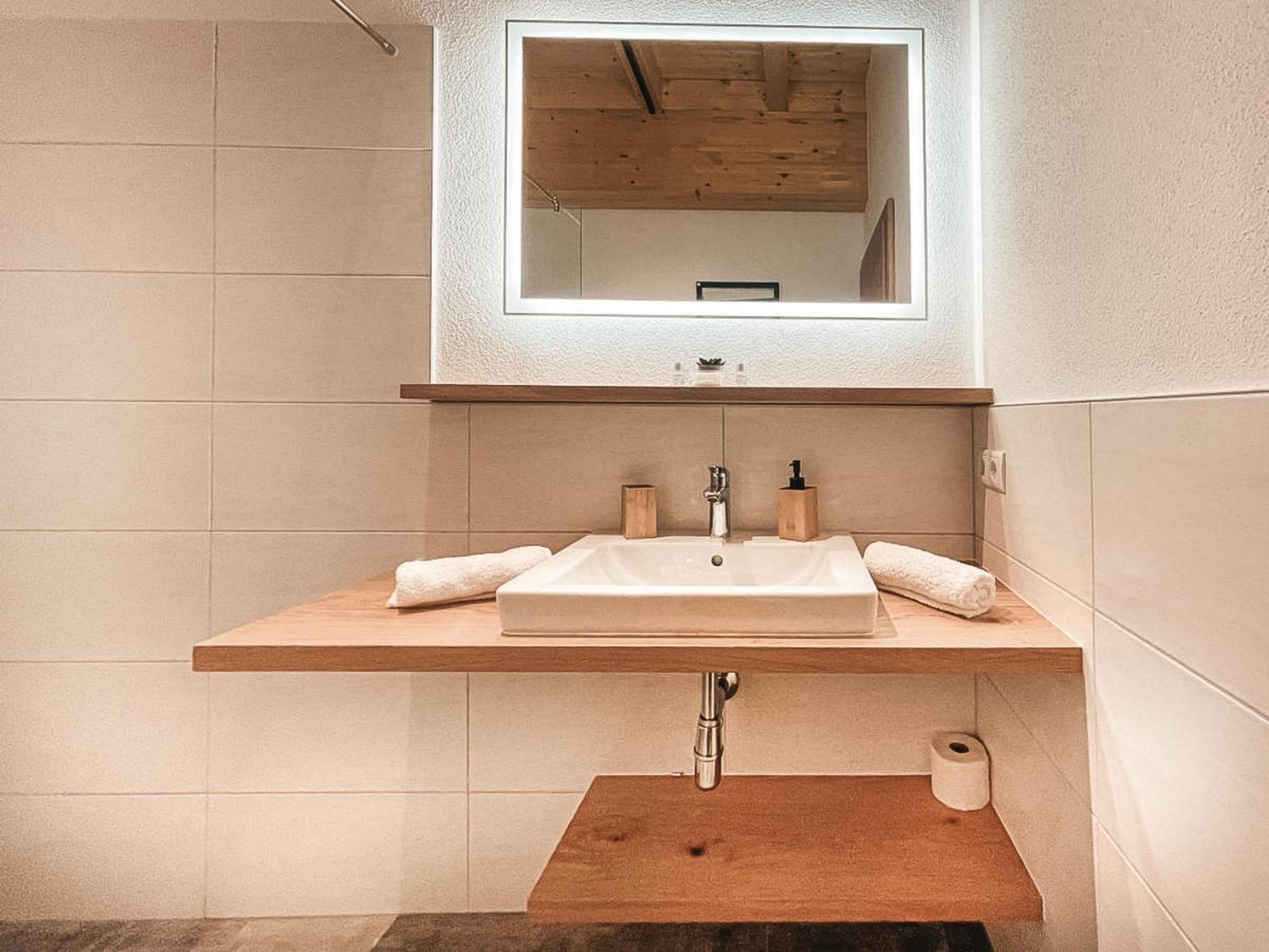 Zillerheart - Balcony Und Car Park By Alpenluxus Appartements Fügen Екстериор снимка